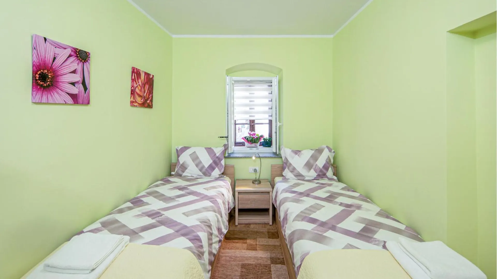 Cozy Apartment In Moscenice With Kitchen 0*,