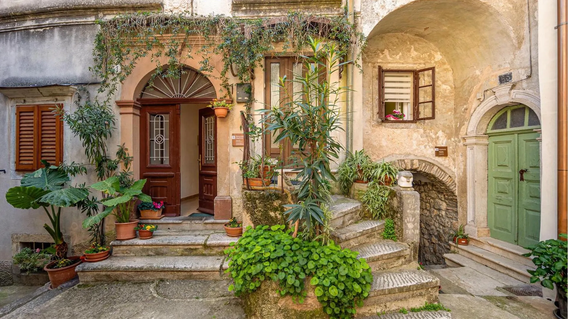 Cozy Apartment In Moscenice With Kitchen location